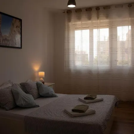 Larus Apartment